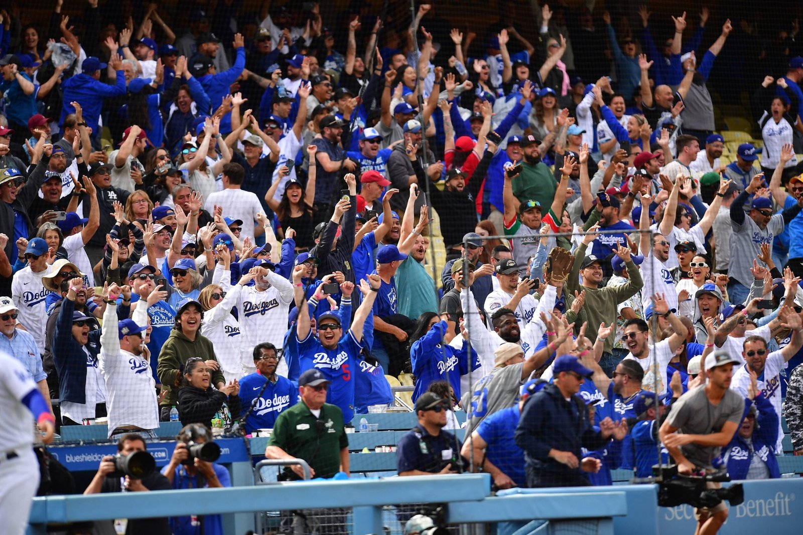 Dodger Fans Reveal Satisfaction With Offseason in First Poll of Spring Training